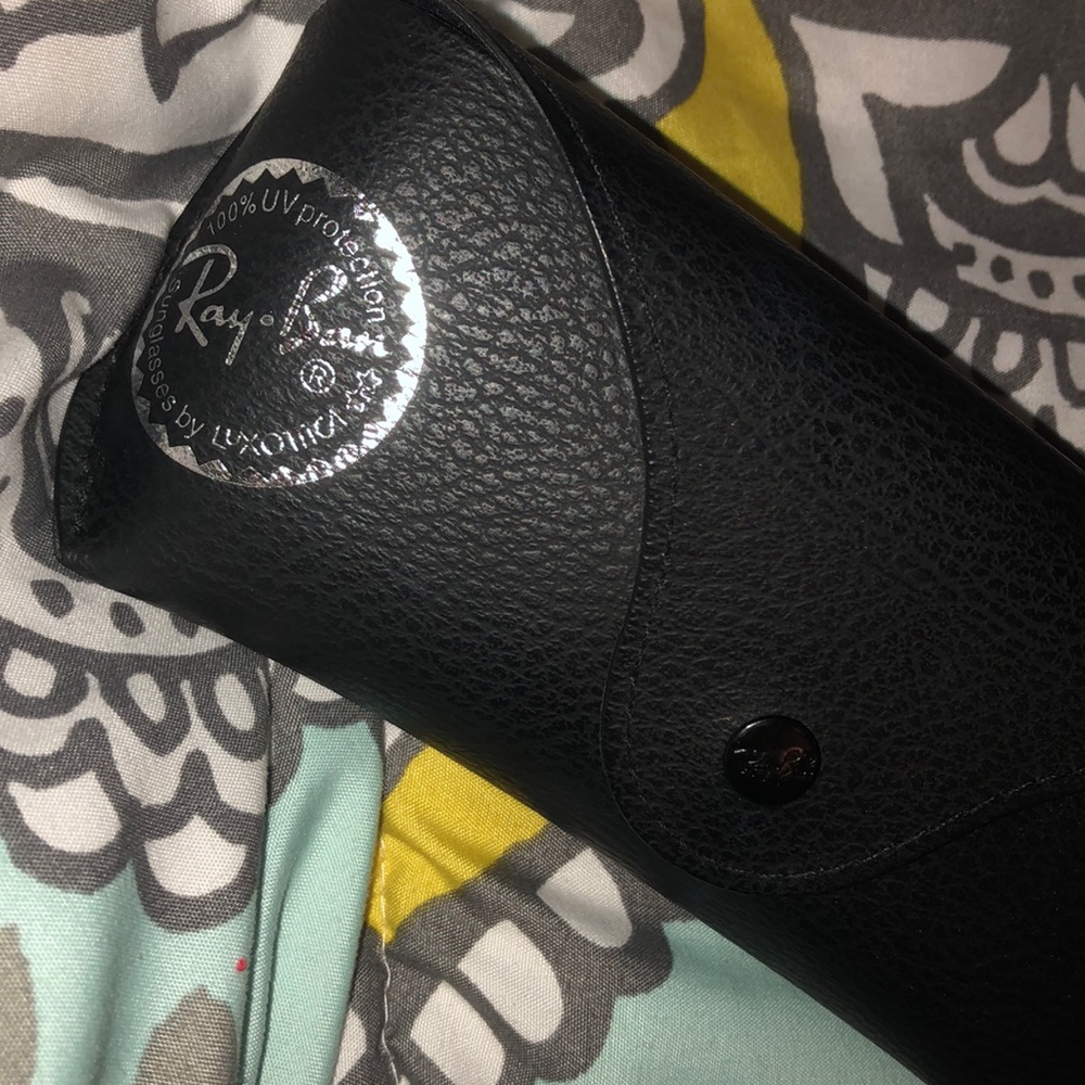 Red Ray-Bans - Picture 3 of 3